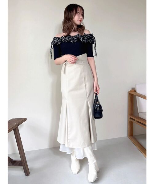 dazzlin(ダズリン)の「ウェービィバルーンオフショルニットトップス(ニット/セーター・レディース・ピンク/オフホワイト/ブラック・FREE)」の11枚目の写真