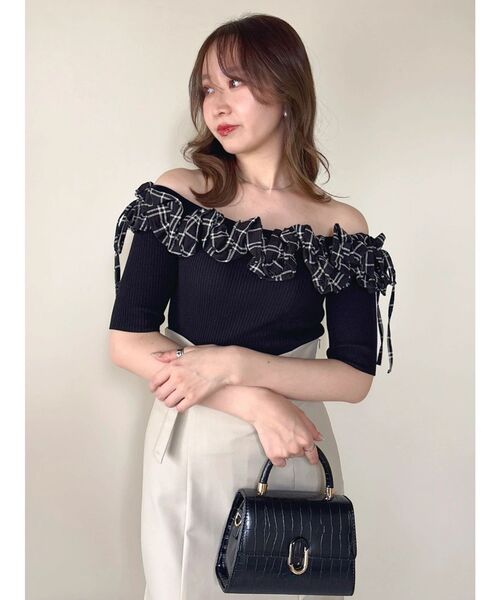 dazzlin(ダズリン)の「ウェービィバルーンオフショルニットトップス(ニット/セーター・レディース・ピンク/オフホワイト/ブラック・FREE)」の15枚目の写真