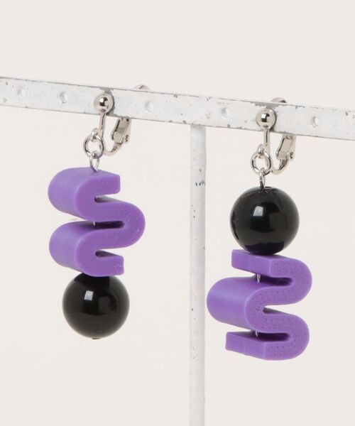 TONE SELECT GOODS(トーンセレクトグッズ)の「【Beauty bell】カラフルうねうねイヤリング(イヤリング・レディース・パープル/オレンジ/その他/ブルー・FREE)」の2枚目の写真