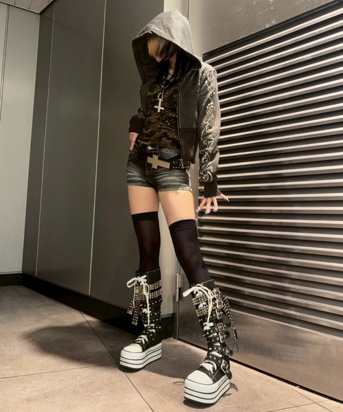 Never mind the XU（ネバーマインドザエックスユー）の「【Never mind the XU】studs belt platform sneaker boots / 【ネバーマインド ザ エックスユー】スタッズベルトプラットフォーム厚底スニーカーブーツ（ブーツ・レディース・ブラック・39/37/38）」の8枚目の写真