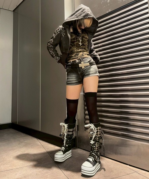 Never mind the XU（ネバーマインドザエックスユー）の「【Never mind the XU】studs belt platform sneaker boots / 【ネバーマインド ザ エックスユー】スタッズベルトプラットフォーム厚底スニーカーブーツ（ブーツ・レディース・ブラック・39/37/38）」の9枚目の写真