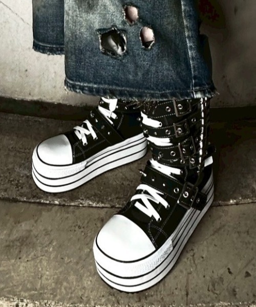 Never mind the XU（ネバーマインドザエックスユー）の「【Never mind the XU】studs belt platform sneaker boots / 【ネバーマインド ザ エックスユー】スタッズベルトプラットフォーム厚底スニーカーブーツ（ブーツ・レディース・ブラック・39/37/38）」の10枚目の写真