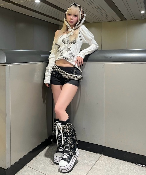 Never mind the XU（ネバーマインドザエックスユー）の「【Never mind the XU】studs belt platform sneaker boots / 【ネバーマインド ザ エックスユー】スタッズベルトプラットフォーム厚底スニーカーブーツ（ブーツ・レディース・ブラック・39/37/38）」の22枚目の写真
