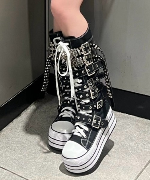Never mind the XU（ネバーマインドザエックスユー）の「【Never mind the XU】studs belt platform sneaker boots / 【ネバーマインド ザ エックスユー】スタッズベルトプラットフォーム厚底スニーカーブーツ（ブーツ・レディース・ブラック・39/37/38）」の18枚目の写真