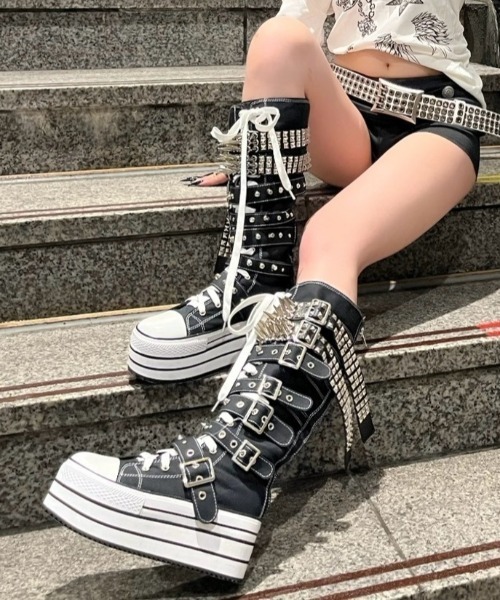 Never mind the XU（ネバーマインドザエックスユー）の「【Never mind the XU】studs belt platform sneaker boots / 【ネバーマインド ザ エックスユー】スタッズベルトプラットフォーム厚底スニーカーブーツ（ブーツ・レディース・ブラック・39/37/38）」の19枚目の写真