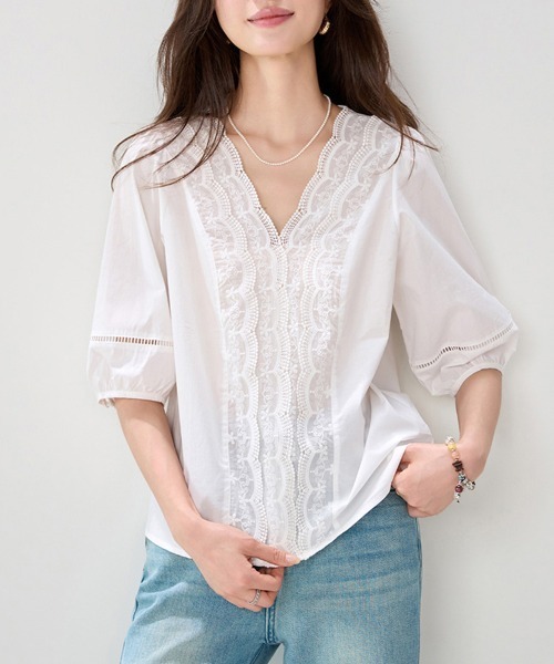 ONEP STAR(ワンピスター)の「Vネックレースデザインブラウス(シャツ/ブラウス・レディース・ホワイト・X-LARGE/LARGE/MEDIUM)」の4枚目の写真