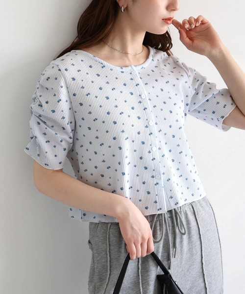 tiptop（ティップトップ）の「小花柄ワッフルカーディガン（カーディガン/ボレロ・レディース・オフホワイト/サックスブルー・FREE）」の2枚目の写真