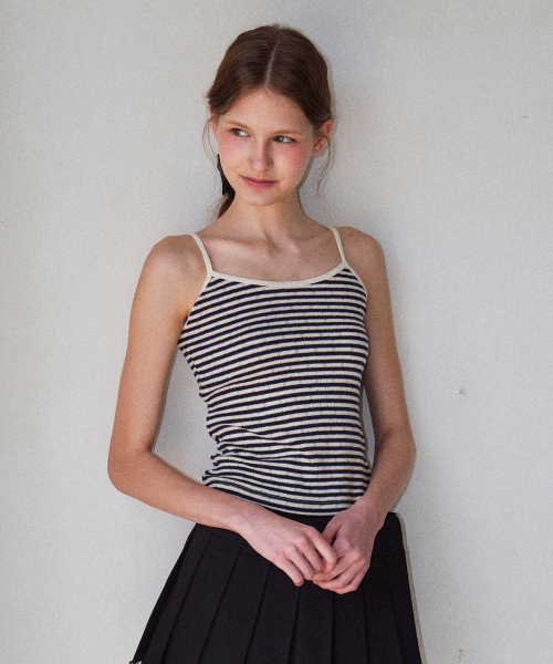 ROGIN N ROSIE(ロギンエンロージー)の「Stripe Rip Slim Sleeveless Navy(Tシャツ/カットソー・レディース・その他・SMALL/MEDIUM)」の2枚目の写真