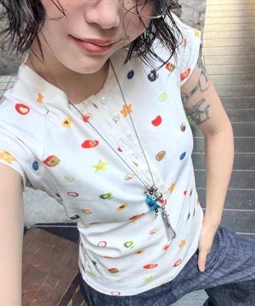 LAMPOON(ランプーン)の「フルーツマルチプリントヘンリーネックTシャツ(Tシャツ/カットソー・レディース・ホワイト・MEDIUM/LARGE/SMALL)」の9枚目の写真