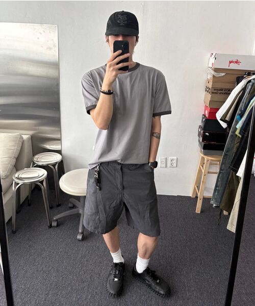 WMC（ダブリューエムシー）の「[クロップ] ミネラルウォッシングリンガーTシャツ_CHARCOAL GREY（Tシャツ/カットソー・メンズ・チャコールグレー・M/L/XL）」の5枚目の写真