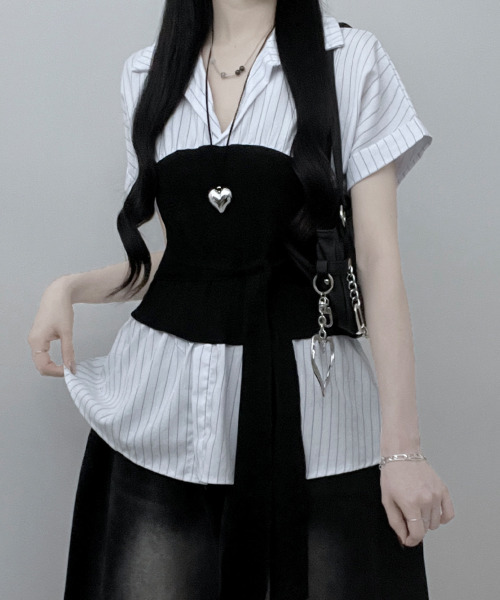 VIVID LADY(ビビッドレディー)の「ストライプシャツxチューブトップ レイヤード風 半袖トップス(シャツ/ブラウス・レディース・ブラック/ライトブルー/アイボリー・FREE)」の15枚目の写真