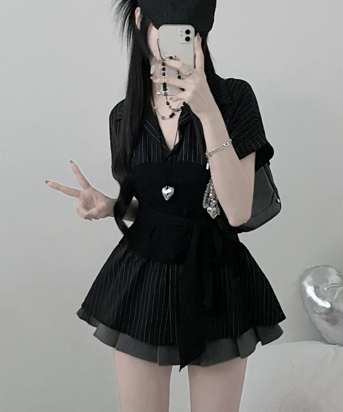 VIVID LADY(ビビッドレディー)の「ストライプシャツxチューブトップ レイヤード風 半袖トップス(シャツ/ブラウス・レディース・ブラック/ライトブルー/アイボリー・FREE)」の8枚目の写真
