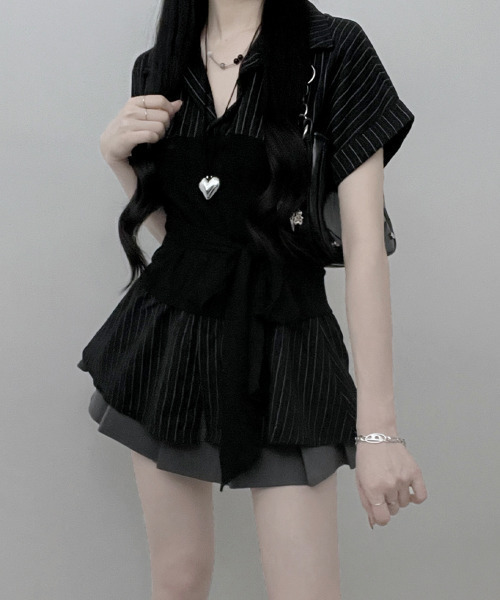VIVID LADY(ビビッドレディー)の「ストライプシャツxチューブトップ レイヤード風 半袖トップス(シャツ/ブラウス・レディース・ブラック/ライトブルー/アイボリー・FREE)」の5枚目の写真
