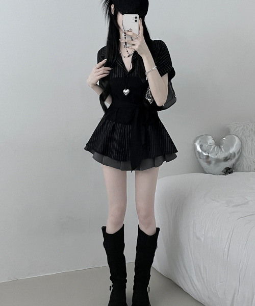 VIVID LADY(ビビッドレディー)の「ストライプシャツxチューブトップ レイヤード風 半袖トップス(シャツ/ブラウス・レディース・ブラック/ライトブルー/アイボリー・FREE)」の9枚目の写真