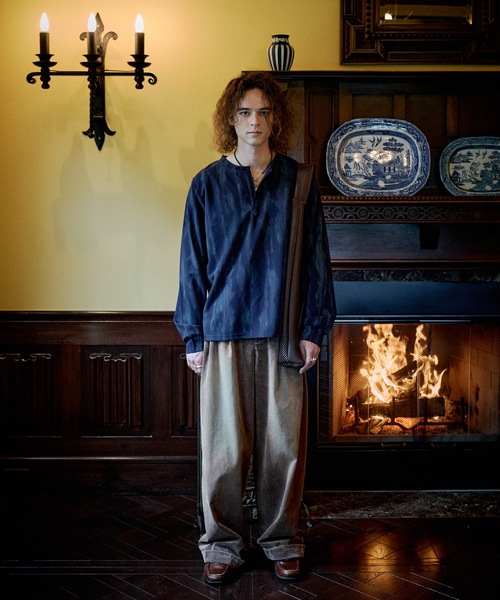 CASPER JOHN(キャスパージョン)の「Key neck glitter cut-sew/キーネックグリッターカットソー(Tシャツ/カットソー・メンズ・グレー/ネイビー・SMALL/MEDIUM/X-SMALL/LARGE)」の5枚目の写真