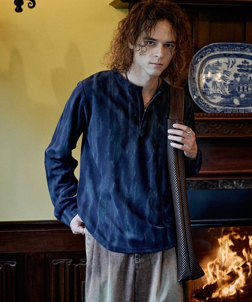 CASPER JOHN(キャスパージョン)の「Key neck glitter cut-sew/キーネックグリッターカットソー(Tシャツ/カットソー・メンズ・グレー/ネイビー・SMALL/MEDIUM/X-SMALL/LARGE)」の3枚目の写真