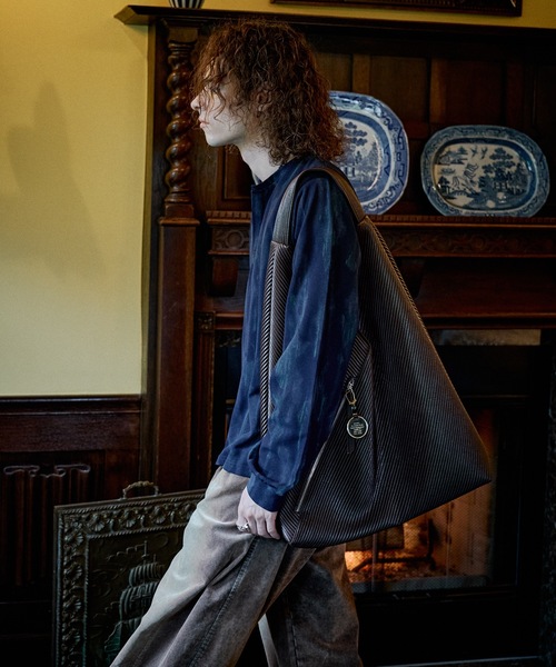 CASPER JOHN(キャスパージョン)の「Key neck glitter cut-sew/キーネックグリッターカットソー(Tシャツ/カットソー・メンズ・グレー/ネイビー・SMALL/MEDIUM/X-SMALL/LARGE)」の4枚目の写真