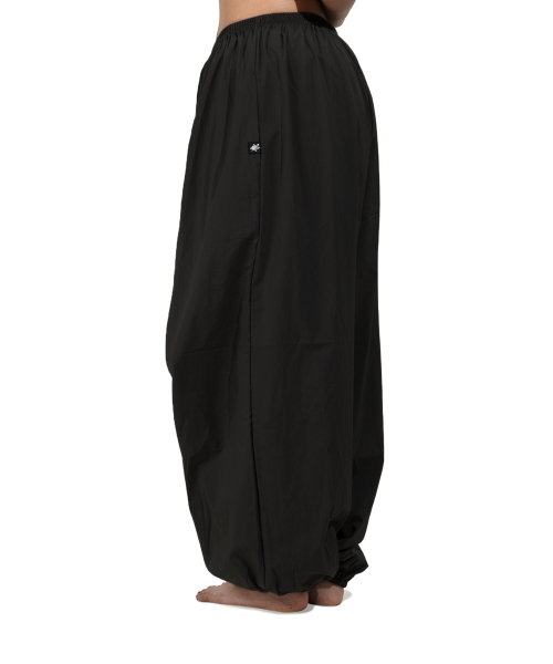 WHILE(ワイル)の「ケイブクライミング夏パンツ(ブラック)(スウェットパンツ・レディース・その他・SMALL/MEDIUM/LARGE)」の2枚目の写真