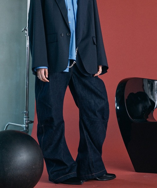 MAISON SPECIAL（メゾンスペシャル）の「《UNISEX》Banana Curve Silhouette Prime-Wide Denim Pants/バナナカーブシルエットプライムワイドデニムパンツ【MAISON SPECIAL/メゾンスペシャル】■セットアップ対応■（デニムパンツ・メンズ・ネイビー/ブラック・1/0/2）」の2枚目の写真