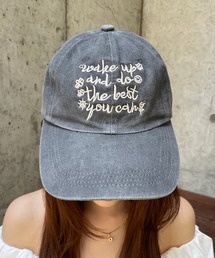 ROGER AND RAW（ロジャーアンドロウ）の「ヴィンテージライク スマイル・フラワー ロゴ刺繍ベースボールキャップ（キャップ）」