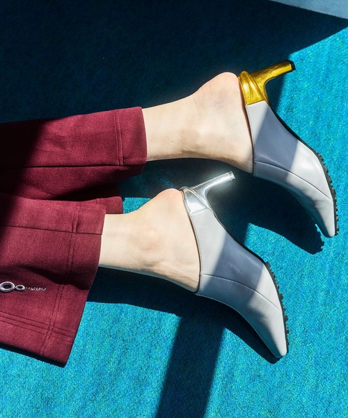 ASYMME METALLIC HEEL MULE（サンダル）｜OMMO（オーエムエムオー）の
