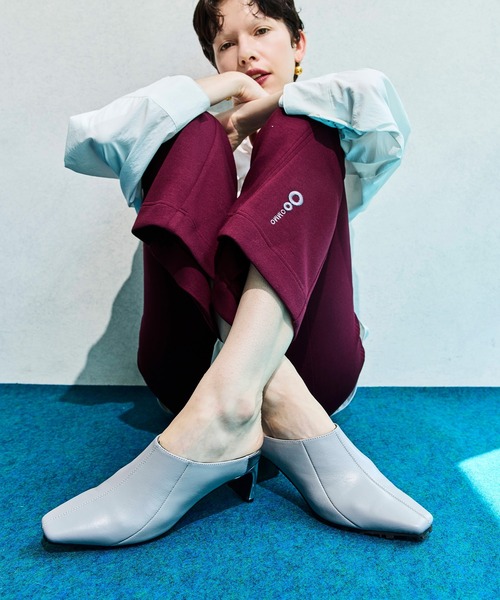 OMMO(オーエムエムオー)の「ASYMME METALLIC HEEL MULE(サンダル・レディース・ブラック/ボルドー/グレー・36/37/38)」の10枚目の写真