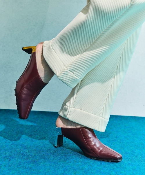 OMMO(オーエムエムオー)の「ASYMME METALLIC HEEL MULE(サンダル・レディース・ブラック/ボルドー/グレー・36/37/38)」の7枚目の写真