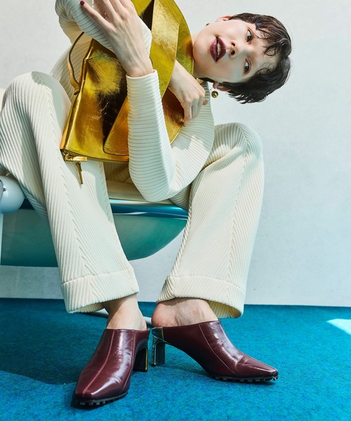 OMMO(オーエムエムオー)の「ASYMME METALLIC HEEL MULE(サンダル・レディース・ブラック/ボルドー/グレー・36/37/38)」の8枚目の写真