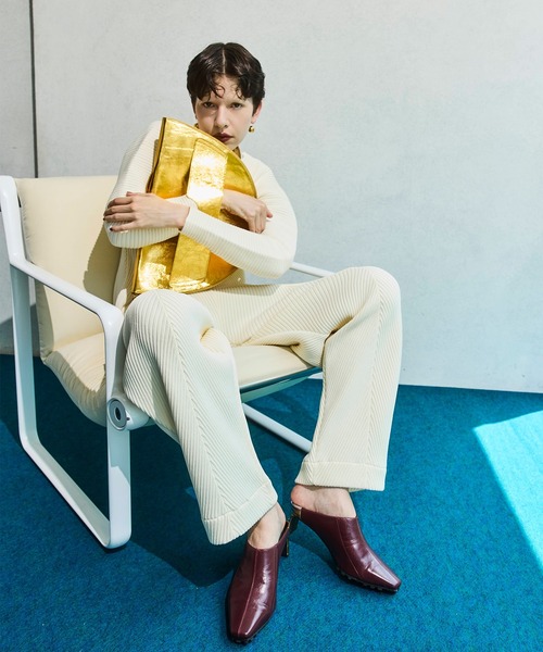 OMMO(オーエムエムオー)の「ASYMME METALLIC HEEL MULE(サンダル・レディース・ブラック/ボルドー/グレー・36/37/38)」の9枚目の写真
