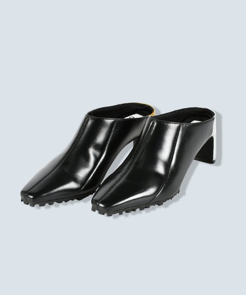 OMMO(オーエムエムオー)の「ASYMME METALLIC HEEL MULE(サンダル・レディース・ブラック/ボルドー/グレー・36/37/38)」の14枚目の写真