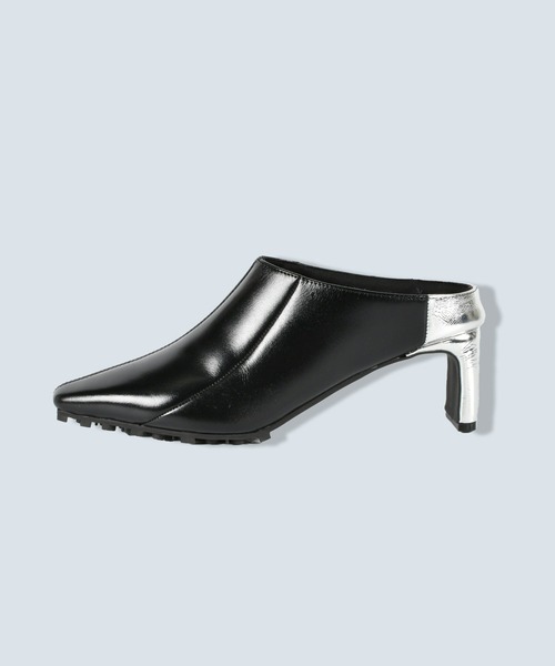 OMMO(オーエムエムオー)の「ASYMME METALLIC HEEL MULE(サンダル・レディース・ブラック/ボルドー/グレー・36/37/38)」の16枚目の写真