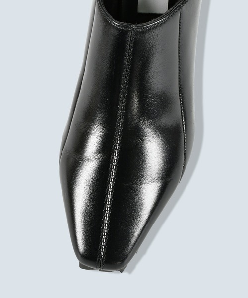 OMMO(オーエムエムオー)の「ASYMME METALLIC HEEL MULE(サンダル・レディース・ブラック/ボルドー/グレー・36/37/38)」の17枚目の写真