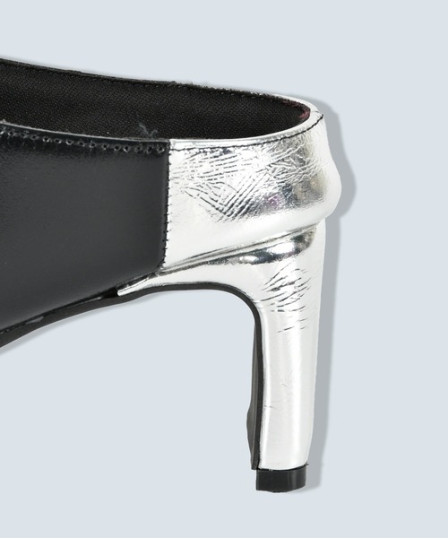 OMMO(オーエムエムオー)の「ASYMME METALLIC HEEL MULE(サンダル・レディース・ブラック/ボルドー/グレー・36/37/38)」の18枚目の写真