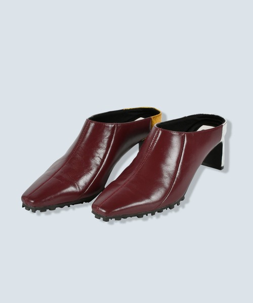 OMMO(オーエムエムオー)の「ASYMME METALLIC HEEL MULE(サンダル・レディース・ブラック/ボルドー/グレー・36/37/38)」の21枚目の写真