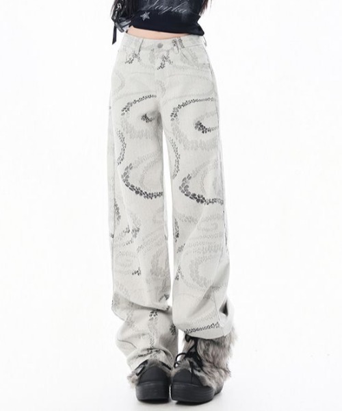 AVYL(アヴィル)の「グラフィックルーズワイドデニムパンツ(デニムパンツ・レディース・グレー・M/S/L)」の2枚目の写真