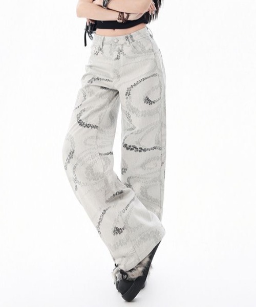 AVYL(アヴィル)の「グラフィックルーズワイドデニムパンツ(デニムパンツ・レディース・グレー・M/S/L)」の8枚目の写真