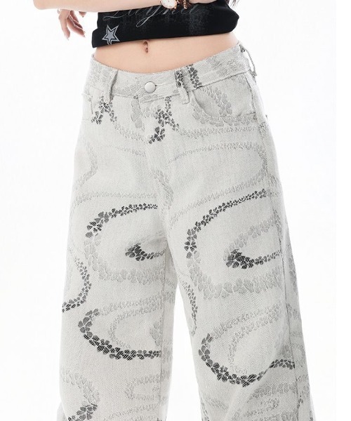 AVYL(アヴィル)の「グラフィックルーズワイドデニムパンツ(デニムパンツ・レディース・グレー・M/S/L)」の4枚目の写真