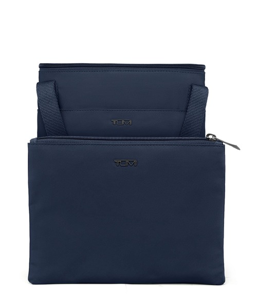 TUMI(トゥミ)の「【オンライン限定】VOYAGEUR ジャスト・イン・ケース・ミディアム・トート(トートバッグ・レディース・ダークネイビー・FREE)」の4枚目の写真