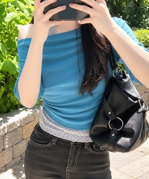 Emilie(エミリー)の「ドットホルターネックドッキング 半袖トップス(Tシャツ/カットソー・レディース・ブルー/クリーム/ブラック/カーキ・FREE)」の4枚目の写真