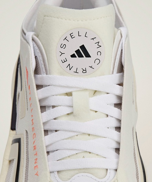 adidas by Stella McCartney（アディダスバイステラマッカートニー）の「adidas By Stella McCartney ウルトラブースト 5 / adidas by Stella McCartney Ultraboost 5 / アディダス adidas（スニーカー・レディース・ホワイト・22.5cm/23.5cm/24.5cm/25.5cm/26.5cm/27.5cm）」の3枚目の写真