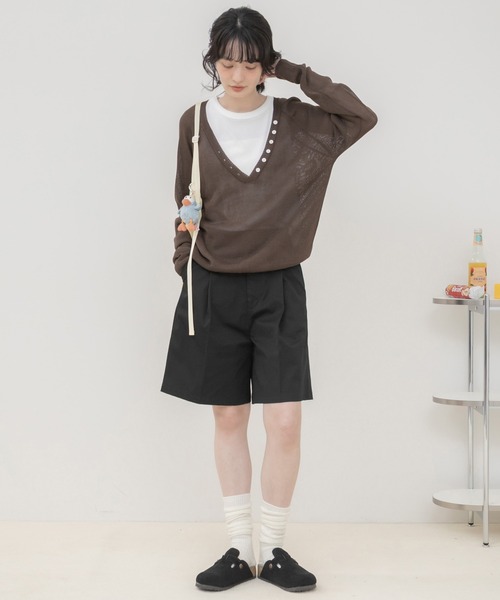 HEILIS(ヘイリス)の「ボタン配色深Vネックニット/Vネックニット ニットトップス 長袖ニット 深Vネック 配色ニット ボタンデザイン レイヤードニット プルオーバー 韓国ファッション 韓国コーデ カジュアル レディライク デイリー 春服 秋服 冬服 ブラウン ホワイト ネイビー(ニット/セーター・レディース・ホワイト/ブラウン/ネイビー・FREE)」の6枚目の写真