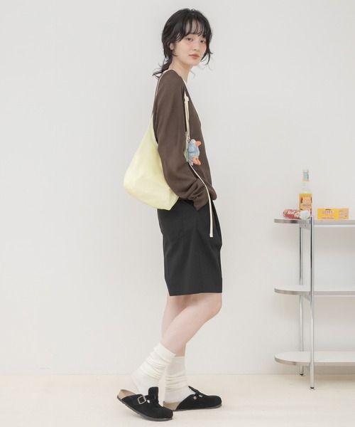 HEILIS(ヘイリス)の「ボタン配色深Vネックニット/Vネックニット ニットトップス 長袖ニット 深Vネック 配色ニット ボタンデザイン レイヤードニット プルオーバー 韓国ファッション 韓国コーデ カジュアル レディライク デイリー 春服 秋服 冬服 ブラウン ホワイト ネイビー(ニット/セーター・レディース・ホワイト/ブラウン/ネイビー・FREE)」の18枚目の写真