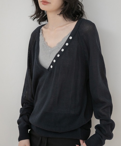 HEILIS(ヘイリス)の「ボタン配色深Vネックニット/Vネックニット ニットトップス 長袖ニット 深Vネック 配色ニット ボタンデザイン レイヤードニット プルオーバー 韓国ファッション 韓国コーデ カジュアル レディライク デイリー 春服 秋服 冬服 ブラウン ホワイト ネイビー(ニット/セーター・レディース・ホワイト/ブラウン/ネイビー・FREE)」の11枚目の写真