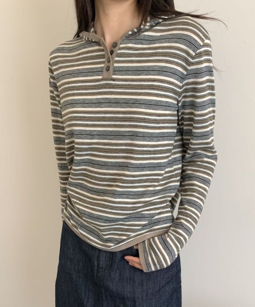 CHUN CHUN NOTES(チュンチュンノーツ)の「26AW/マルチボーダー ヘンリーネックフーデッドニットトップス(ニット/セーター・レディース・ベージュ/ブラック・M)」の1枚目の写真