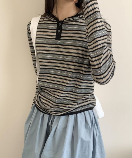 CHUN CHUN NOTES(チュンチュンノーツ)の「26AW/マルチボーダー ヘンリーネックフーデッドニットトップス(ニット/セーター・レディース・ベージュ/ブラック・M)」の3枚目の写真