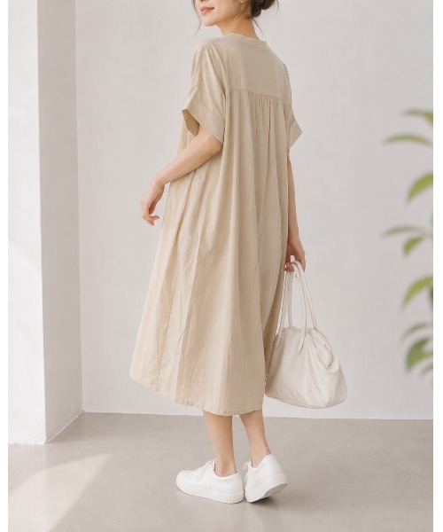 FAZVY(ファズビー)の「夏をさらっと楽しむ、ナチュラルギャザーワンピース(ワンピース・レディース・ホワイト/ブラウン・L/M)」の7枚目の写真