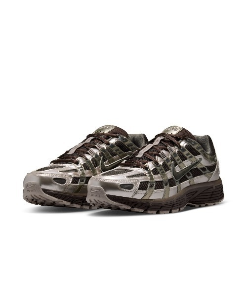 NIKE(ナイキ)の「NIKE P-6000(ナイキ P-6000)(スニーカー・レディース・ブラウン系・25cm/24.5cm/23.5cm/24cm/23cm)」の1枚目の写真