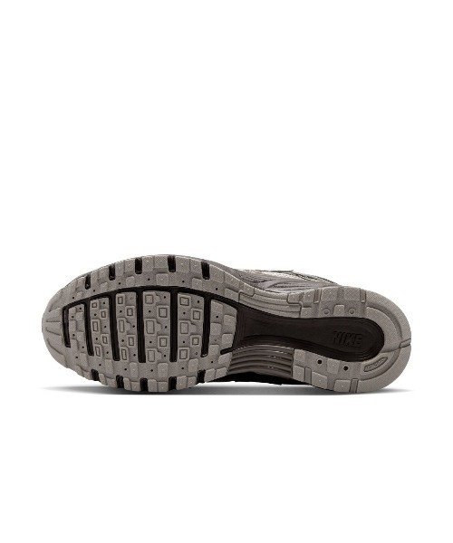 NIKE(ナイキ)の「NIKE P-6000(ナイキ P-6000)(スニーカー・レディース・ブラウン系・25cm/24.5cm/23.5cm/24cm/23cm)」の7枚目の写真