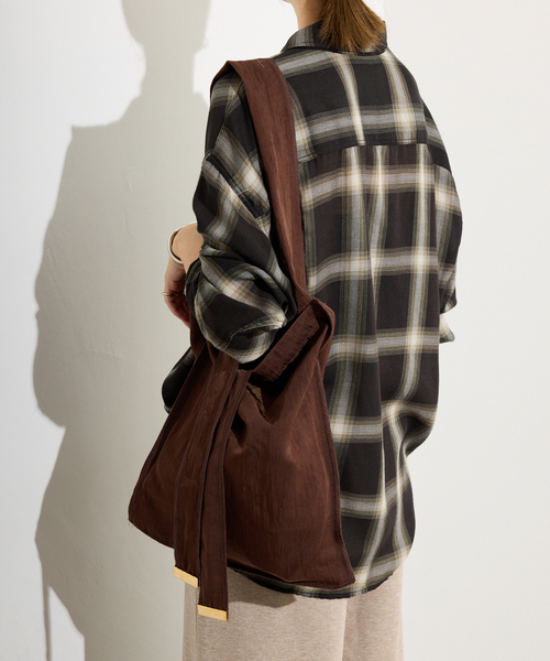ITTI（イッチ）の「《追加9》ITTI/イッチ SLOBE別注 TOTE M（トートバッグ・レディース・ブラウン/ブラック・FREE）」の9枚目の写真