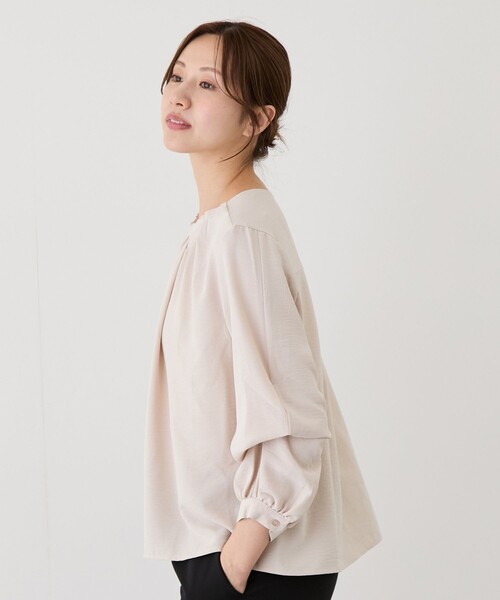 Jayro(ジャイロ)の「2WAY衿タックブラウス(シャツ/ブラウス・レディース・ホワイト系その他/ブラック/ネイビー/ベージュ・M)」の6枚目の写真